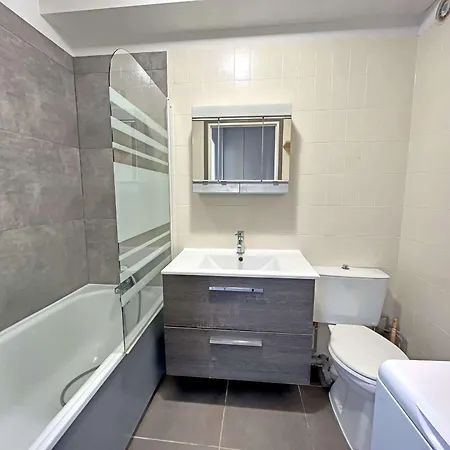 Διαμέρισμα Proche Et Commerces - Balcon Sud, Parking Privatif, Securisee - Fr-1-646-23